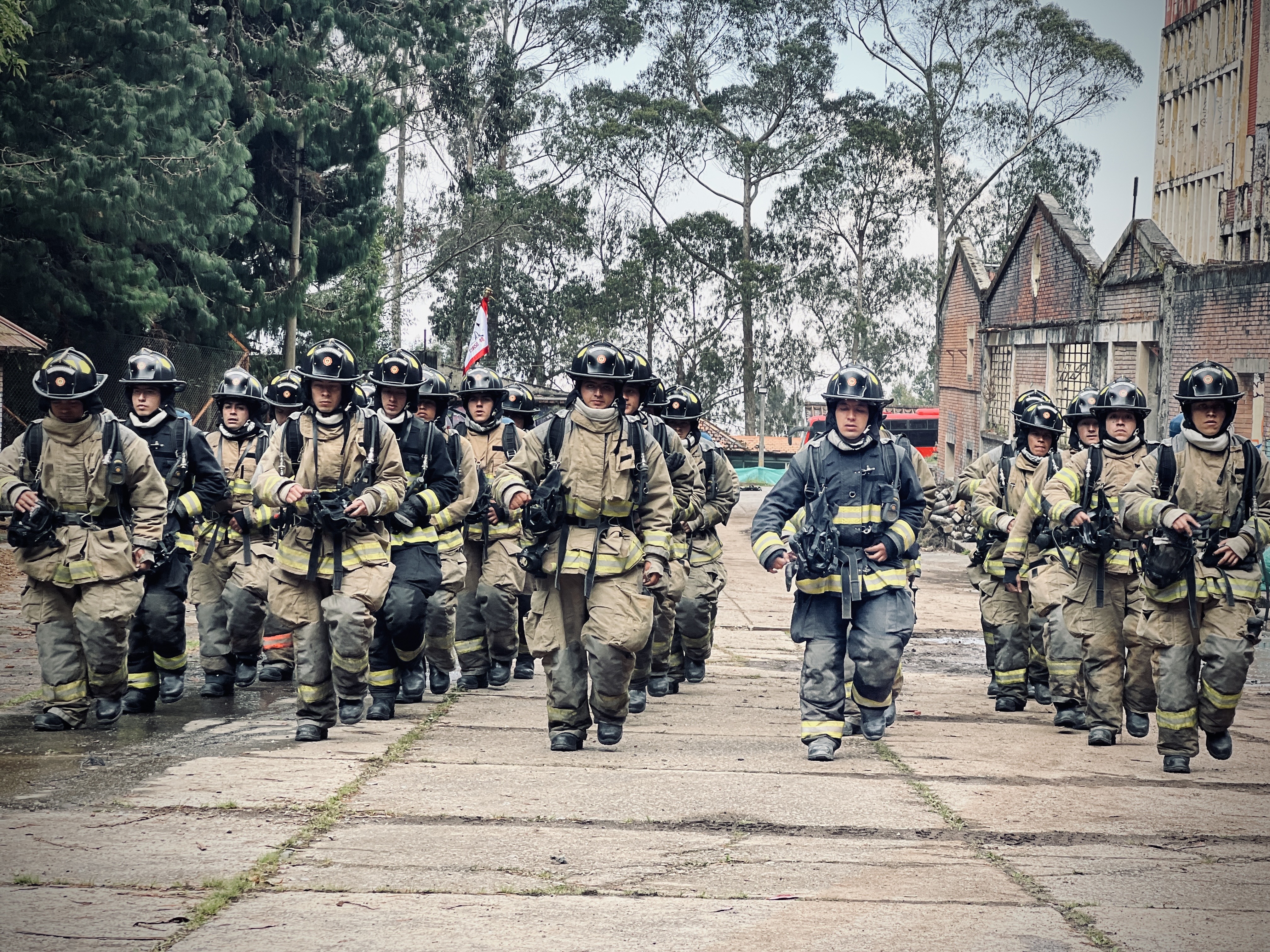 Así se formaron los nuevos bomberos, que se suman al cuerpo de socorristas de Bogotá, para reforzar la atención de emergencias.