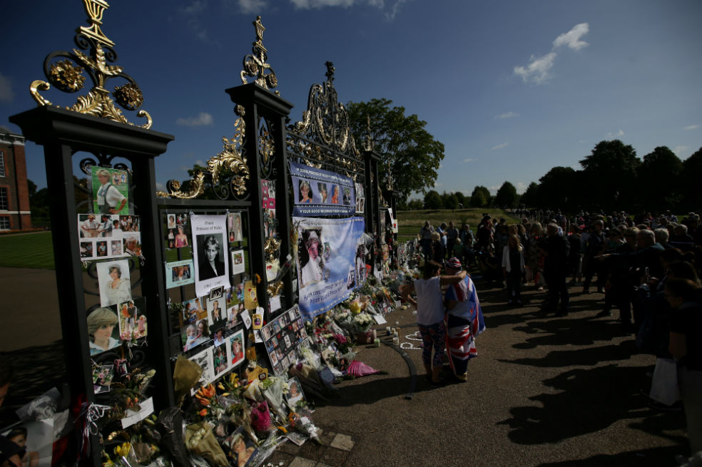Dos décadas después de la muerte de Diana, la emoción sigue viva