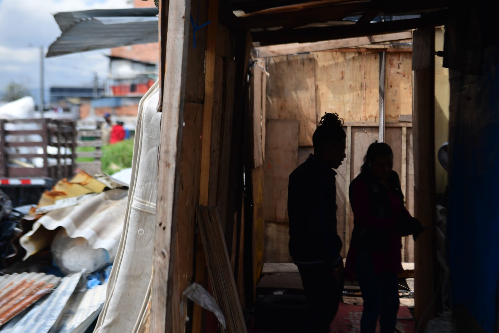 Bogotá: Desalojan cambuches por denuncias ciudadanas en Puente Aranda