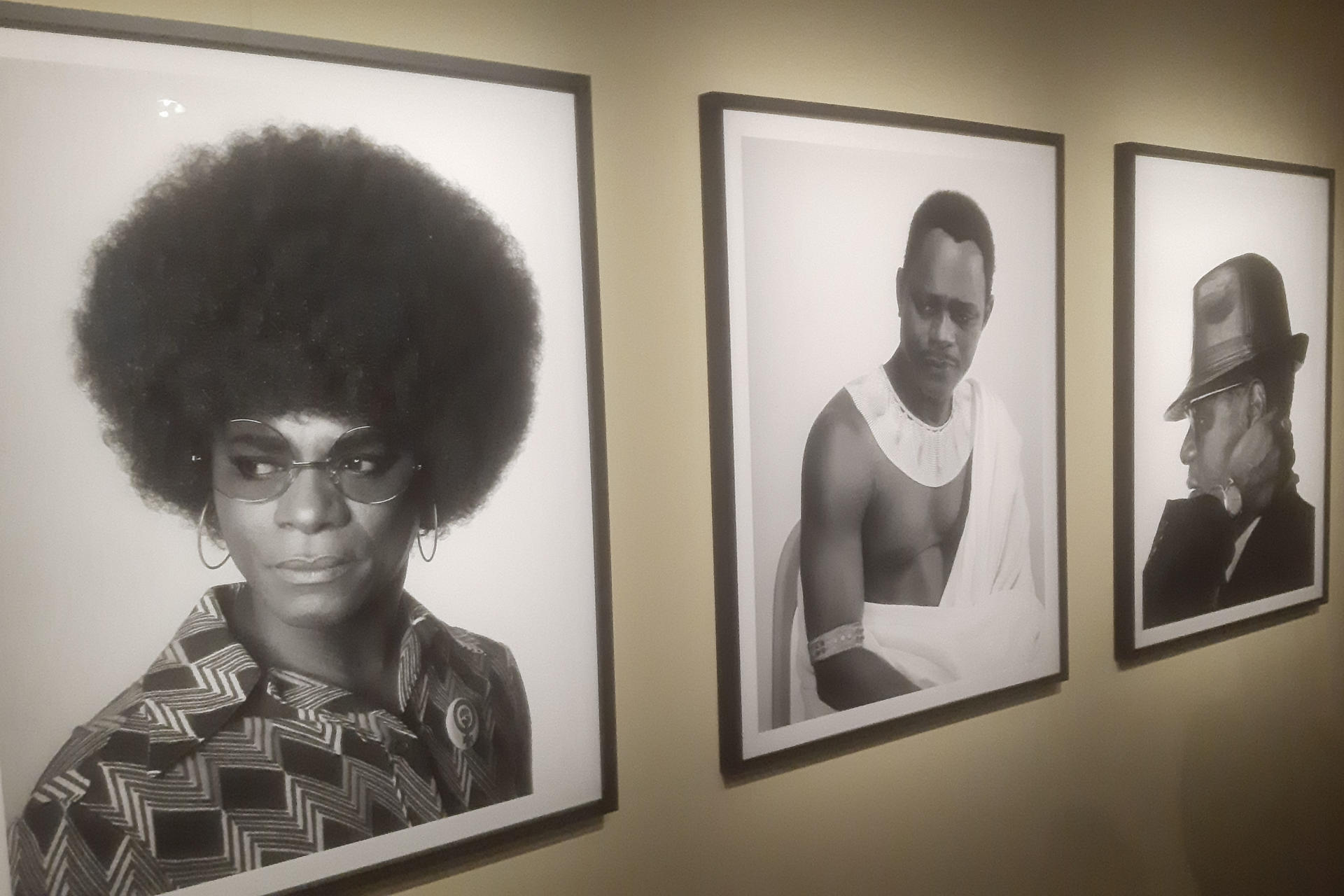 ¿Cómo es la moda africana? Una exposición explica el poder textil en su identidad