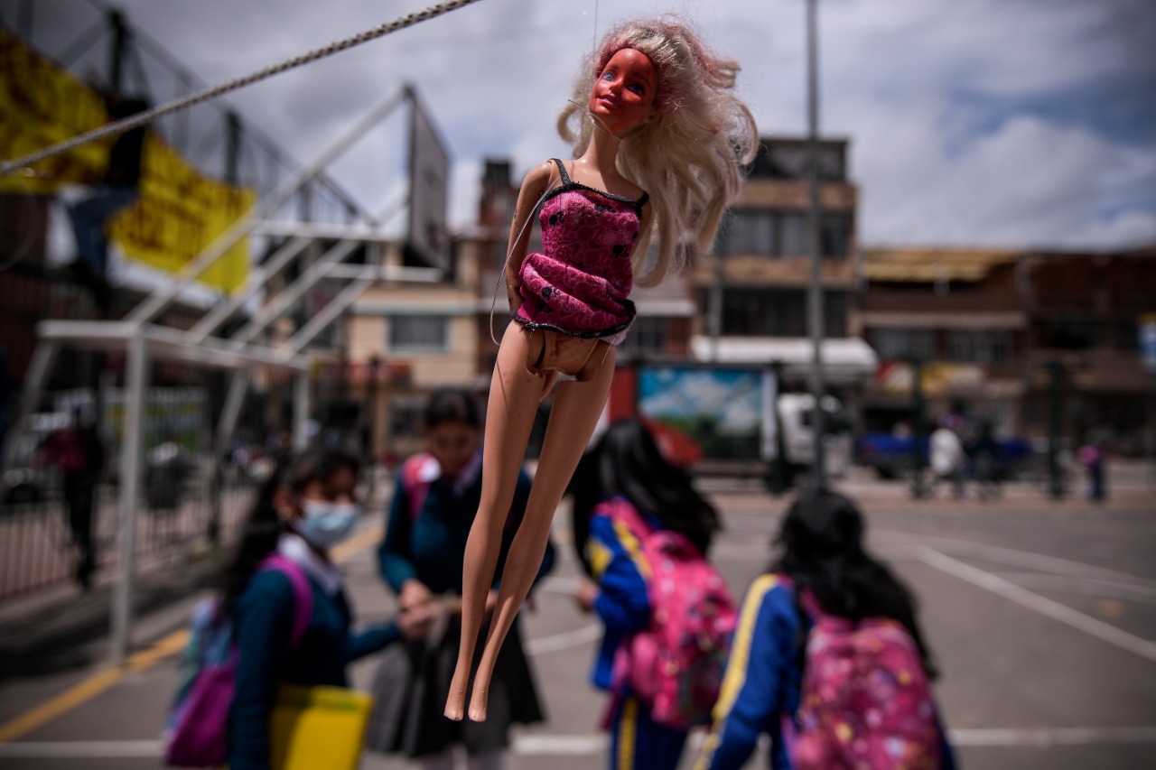 De acuerdo a las cifras compartidas por la Secretaría Distrital de Educación, hasta el 4 de abril del 2022, se reportaron oficialmente 14 presuntos casos de abuso sexual en colegios de la ciudad, siendo Bosa, Engativá, Kennedy y Puente Aranda las localidades con más denuncias de este tipo.