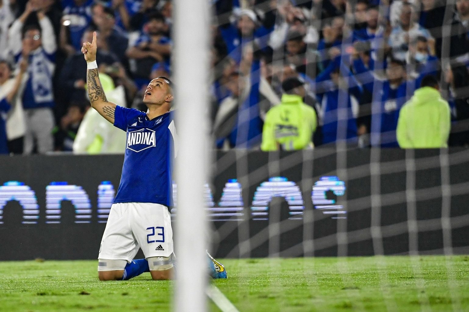 Leonardo Castro anotó el gol de la victoria en una jugada de tiro libre. Beckham Castro le tocó el balón en corto y de primera la mandó a guardar.