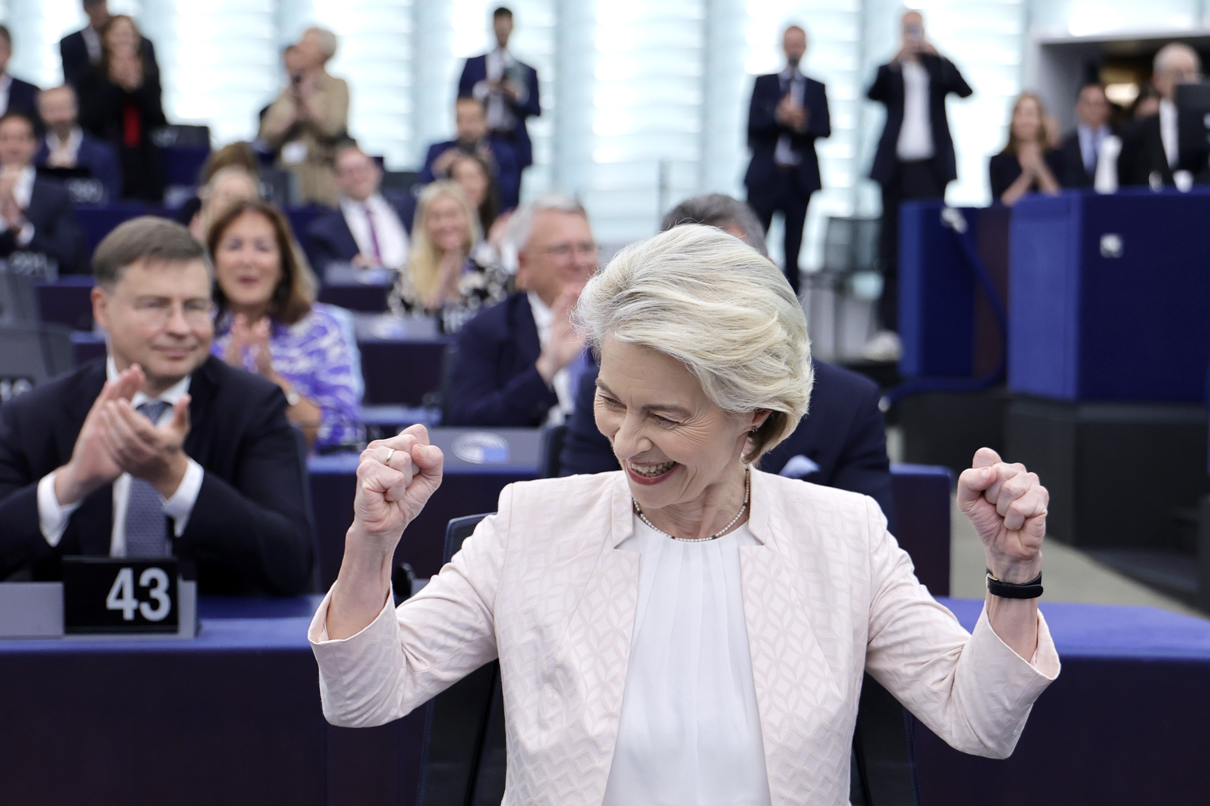 Strasbourg (France), 18/07/2024.- Ursula von der Leyen reacts after being re-elected as European Commission President during a plenary session of the European Parliament in Strasbourg, France, 18 July 2024. MEPs re-elected Von der Leyen as European Commission President for the next five years. (Francia, Estrasburgo) EFE/EPA/RONALD WITTEK