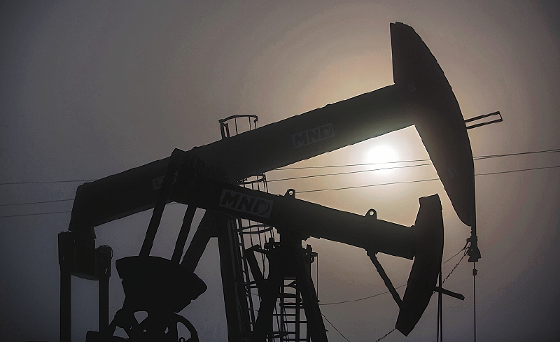 Los nubarrones en el mercado petrolero