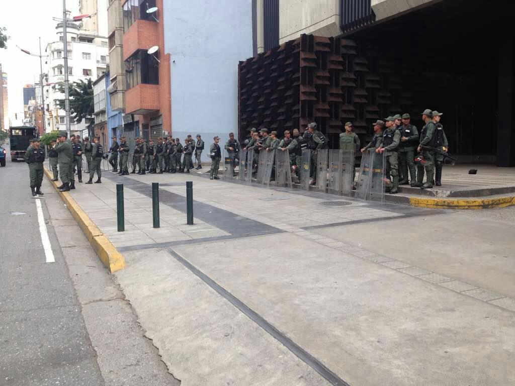 Fiscal venezolana denuncia "asedio" militar a sede de Fiscalía en Caracas