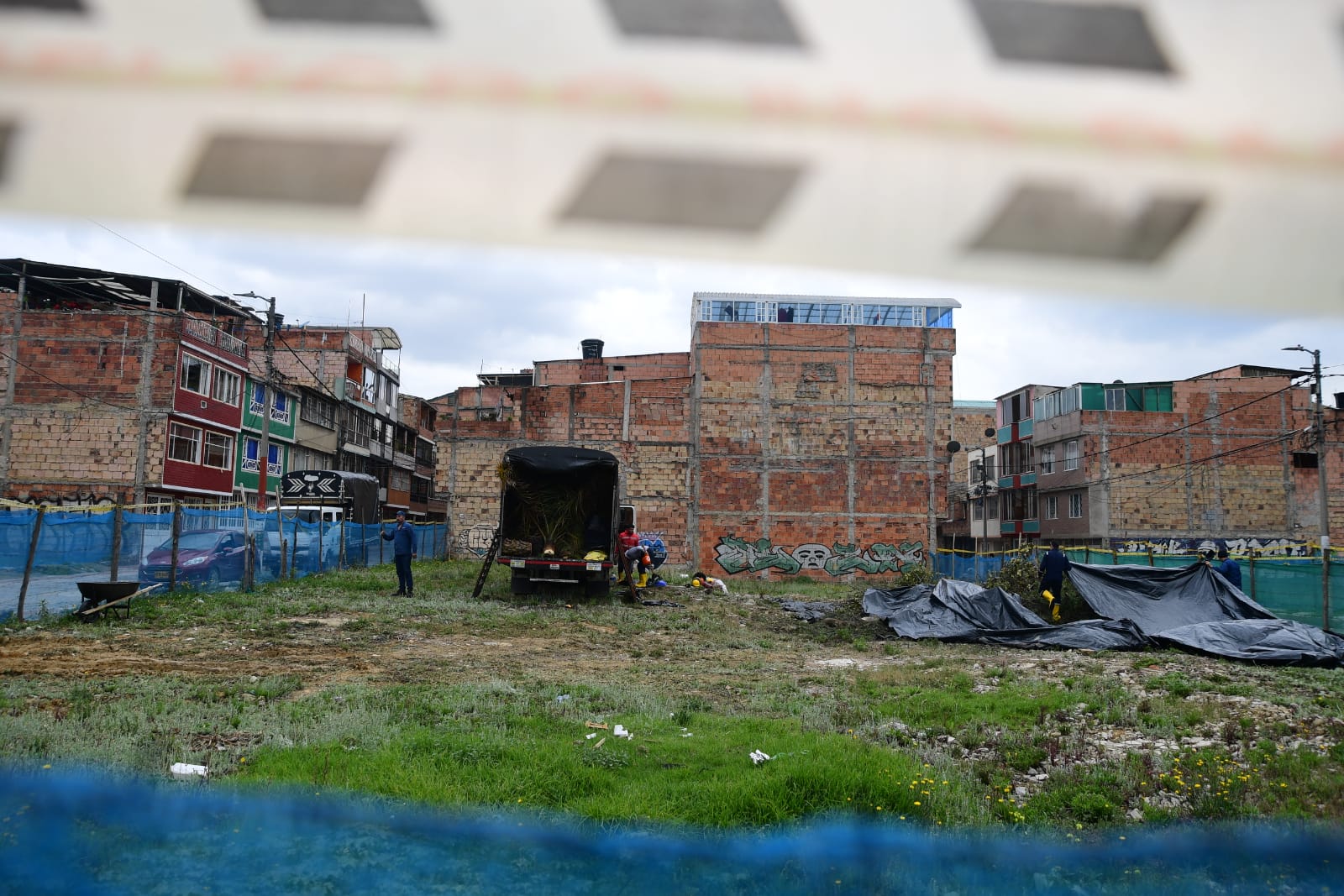 Estación 4: Sobre la avenida Primera de Mayo entre calles 42 sur y 42c sur, cerca al Parque Los Periodistas de Kennedy, los habitantes han visto cómo ya se cercó el predio donde se construirá la cuarta estación de la primera línea de metro.