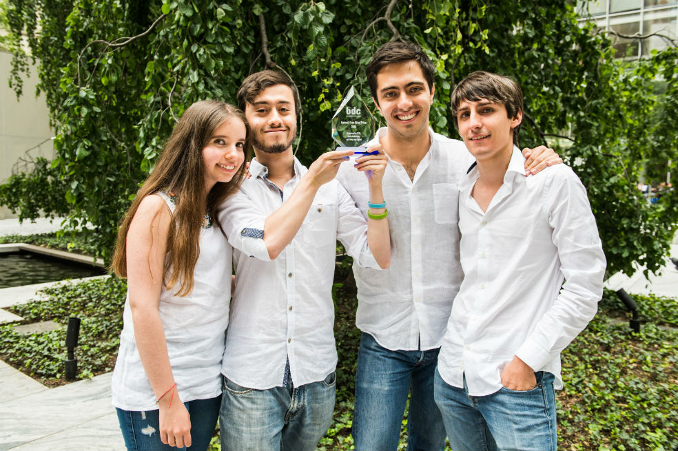 Estudiantes colombianos ganan concurso internacional por crear “lana vegana”