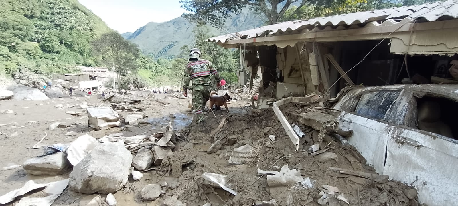 Emergencia por avalancha en Quetame: Ulises, compañero de Wilson, busca sobrevivientes