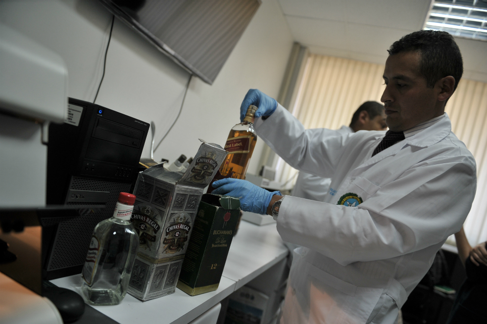 ¡Tome precauciones con el alcohol en halloween! Incautan licor adulterado en el sur de Bogotá