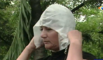 Crean gorro para evitar epidemia de piojos en pasajeros de mototaxi