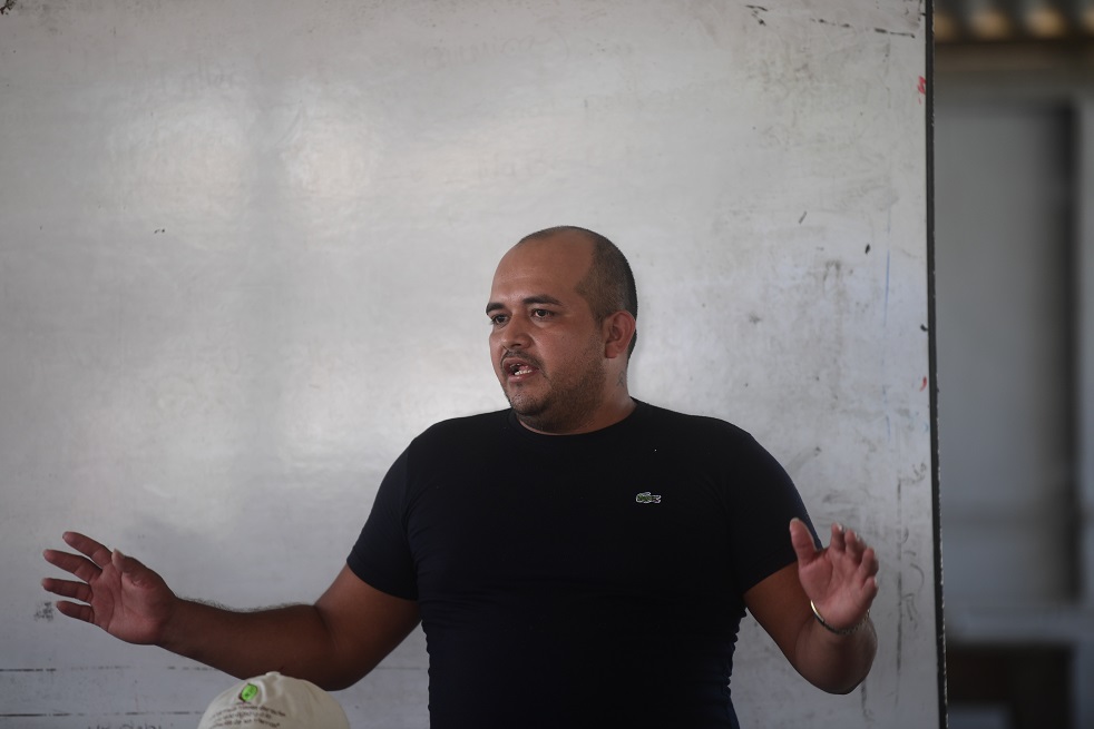 'Michael', excombatiente del espacio de Colinas que lidera el proyecto de caña panelera.