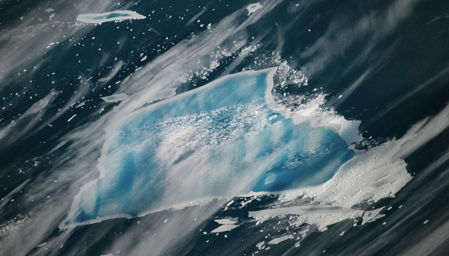 Las imágenes del deshielo del que fue el iceberg más grande del mundo