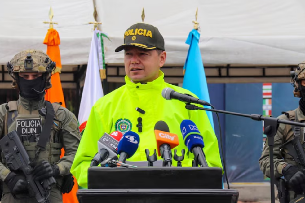 La versión del general de la Policía que Petro señaló de intentar meterle droga a su carro