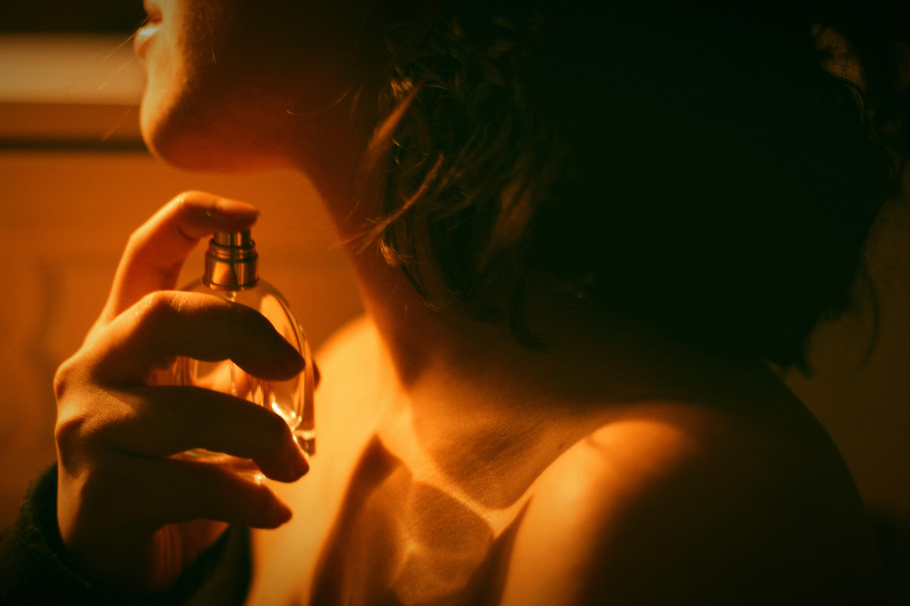 ¿Cómo saber si mi perfume caducó?