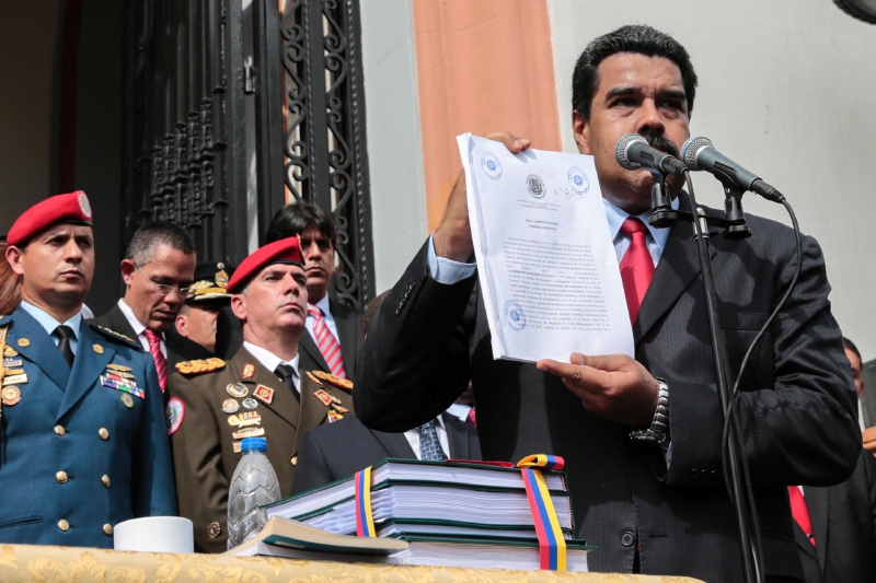 Maduro aprueba por decreto el presupuesto de 2017