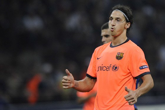 Exjugador del Barcelona dice que Ibrahimovich llamó payasos a Iniesta y a Xavi