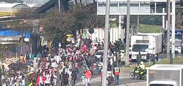 Manifestación de comunidad indígena en calle 80 genera afectación vial