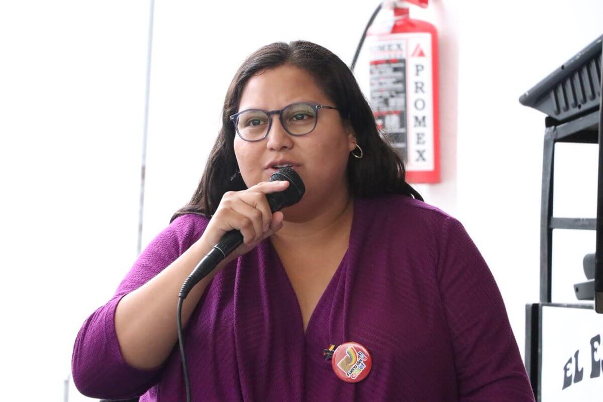 Senadora en México sufre heridas al estallarle un libro-bomba