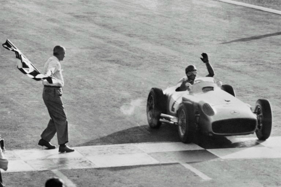 Juan Manuel Fangio: herrero, futbolista y leyenda