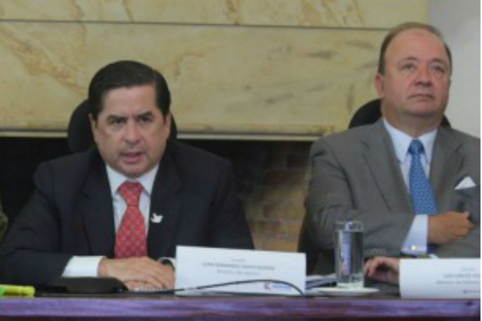 El ministro del Interior, Juan Fernando Cristo, junto al jefe de la cartera de defensa, Luis Carlos Villegas. /Foto: cortesía Ministerio del interior.
