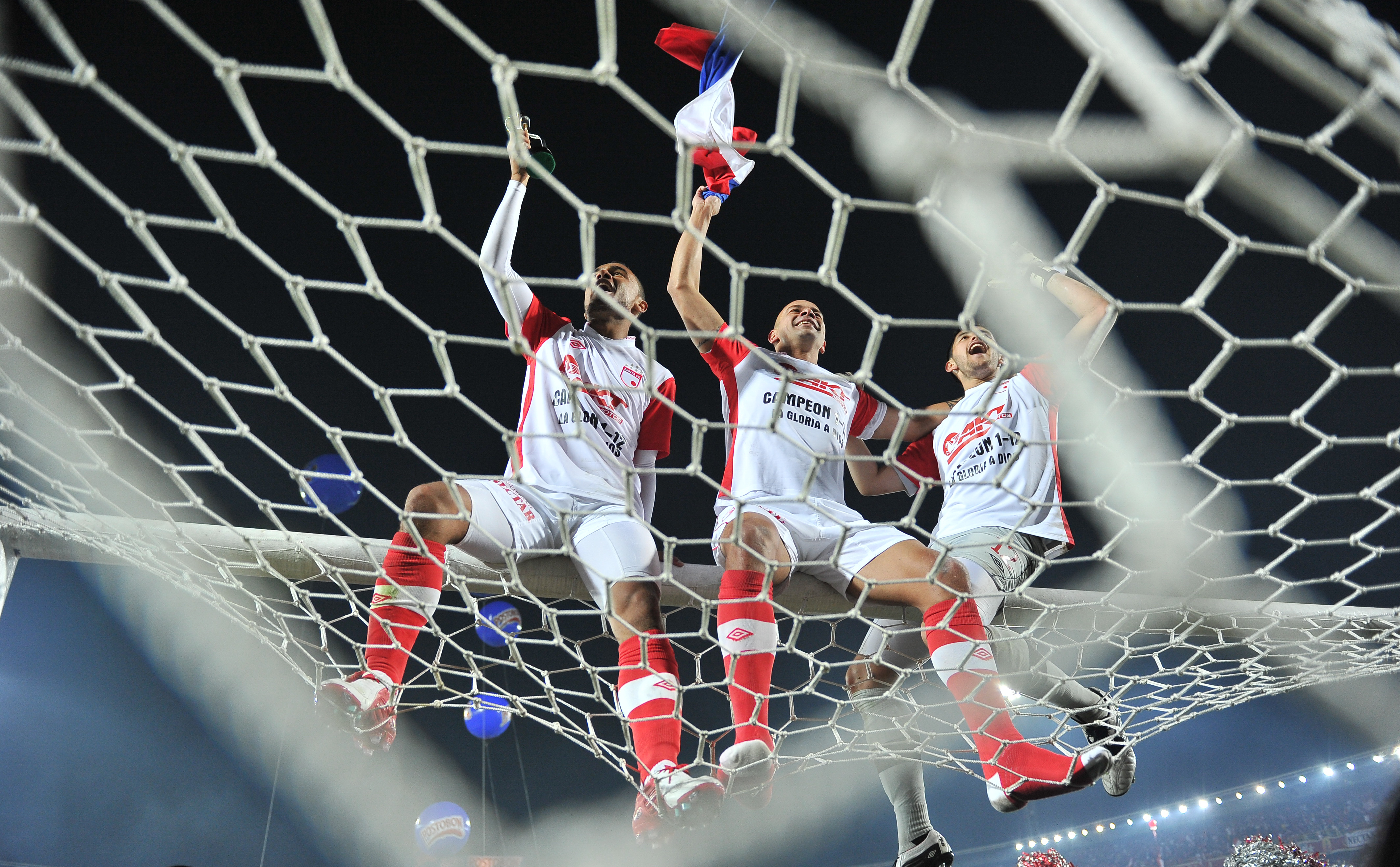 Hinchas y jugadores del conjunto cardenal celebraron hace una década la obtención de un título de Liga después de 37 años.