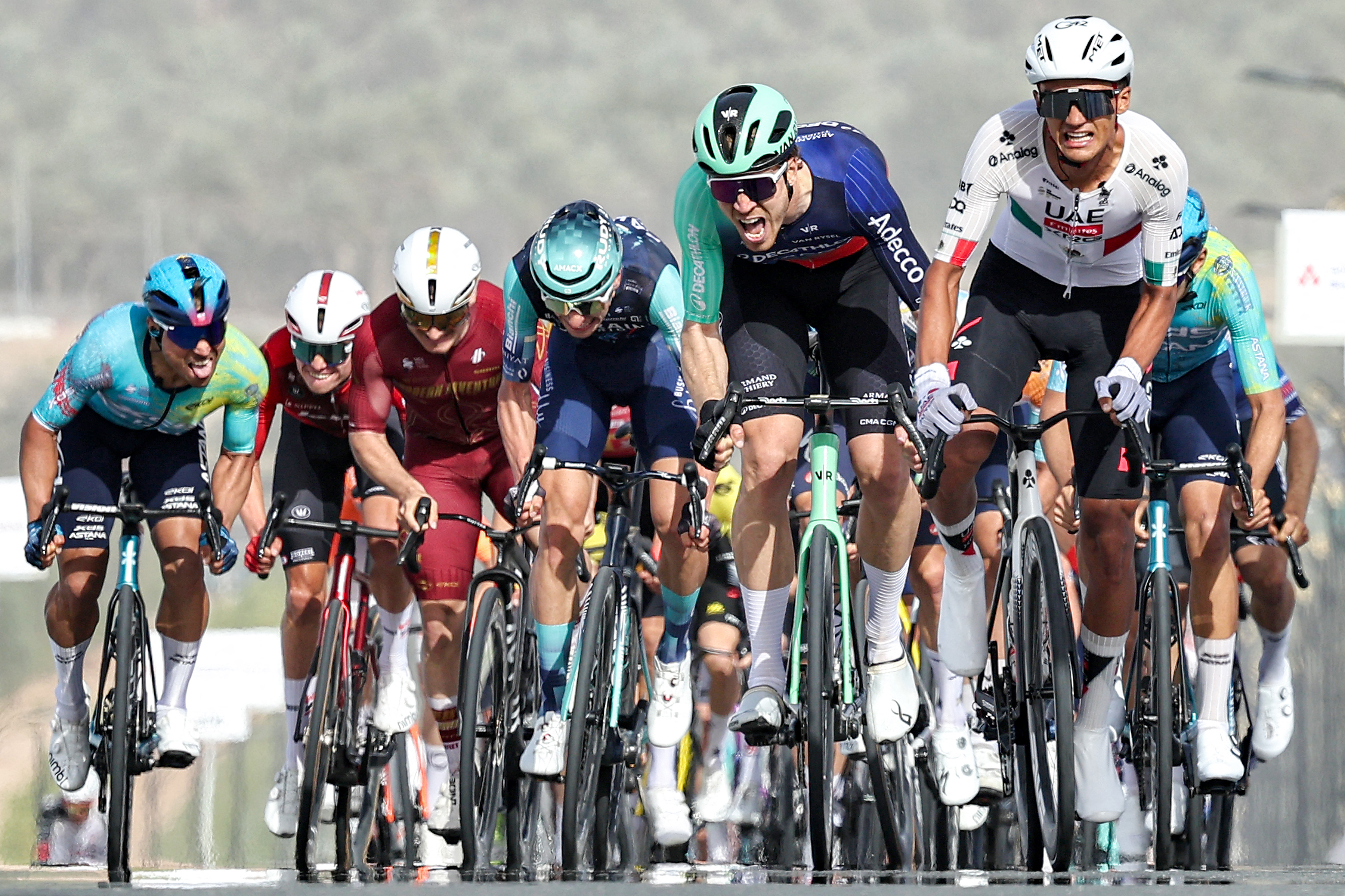 Isaac del Toro sorprendió a todos: así quedaron los colombianos tras la etapa 1 del UAE Tour