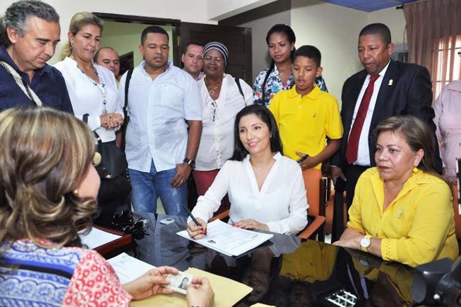 Una alianza contra Yahír Acuña