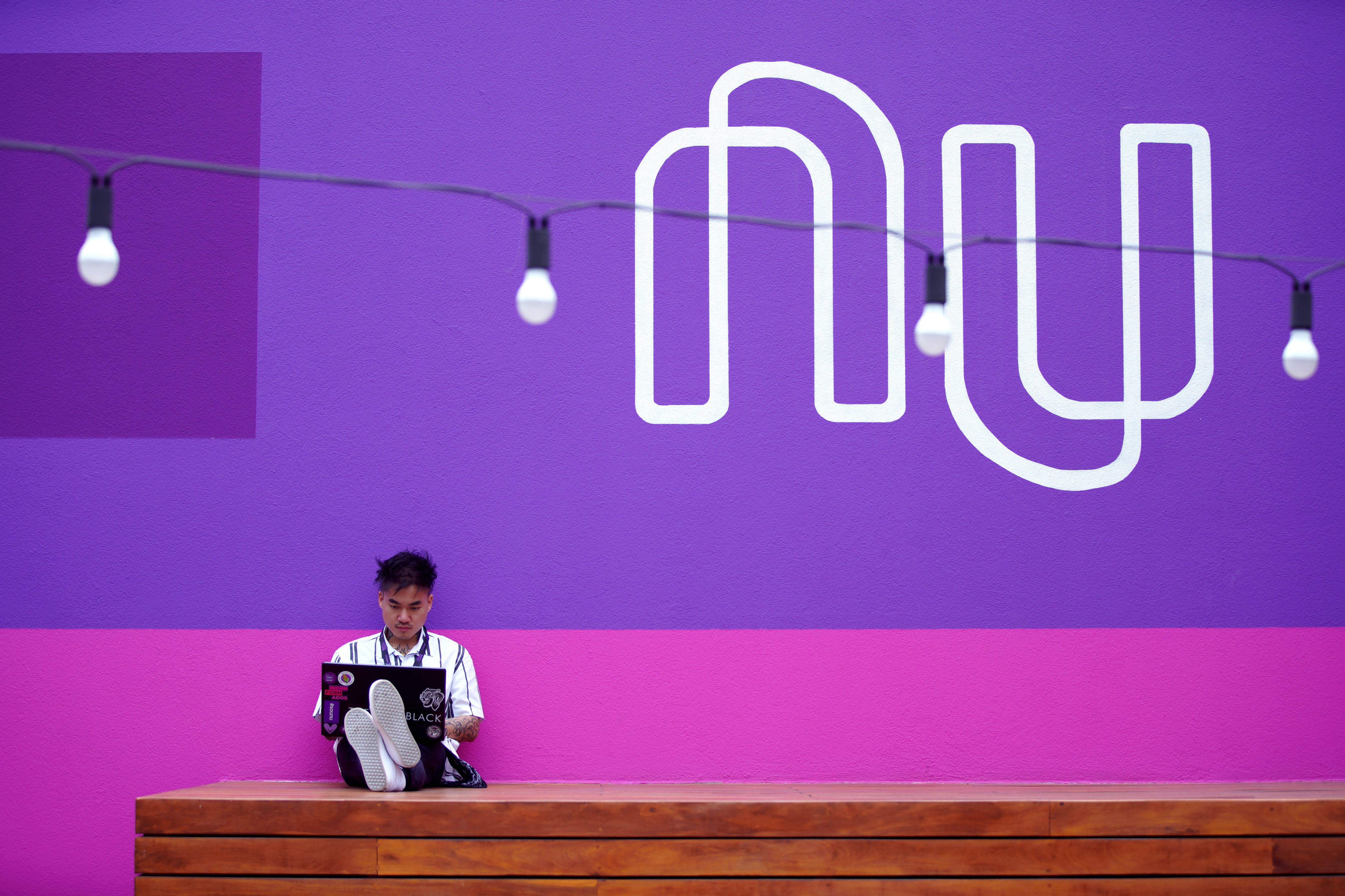 La estrategia digital de Nu para competir en la banca colombiana