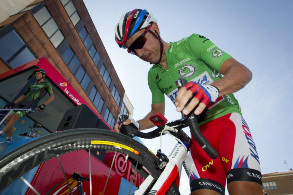 Purito, indignado con Valverde por quitarle el maillot verde el último día