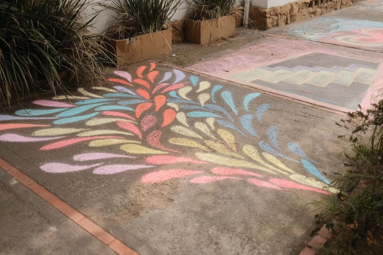 “Dibujar con tiza sobre el andén” se realizó el 31 de agosto, Día del Arte Urbano.