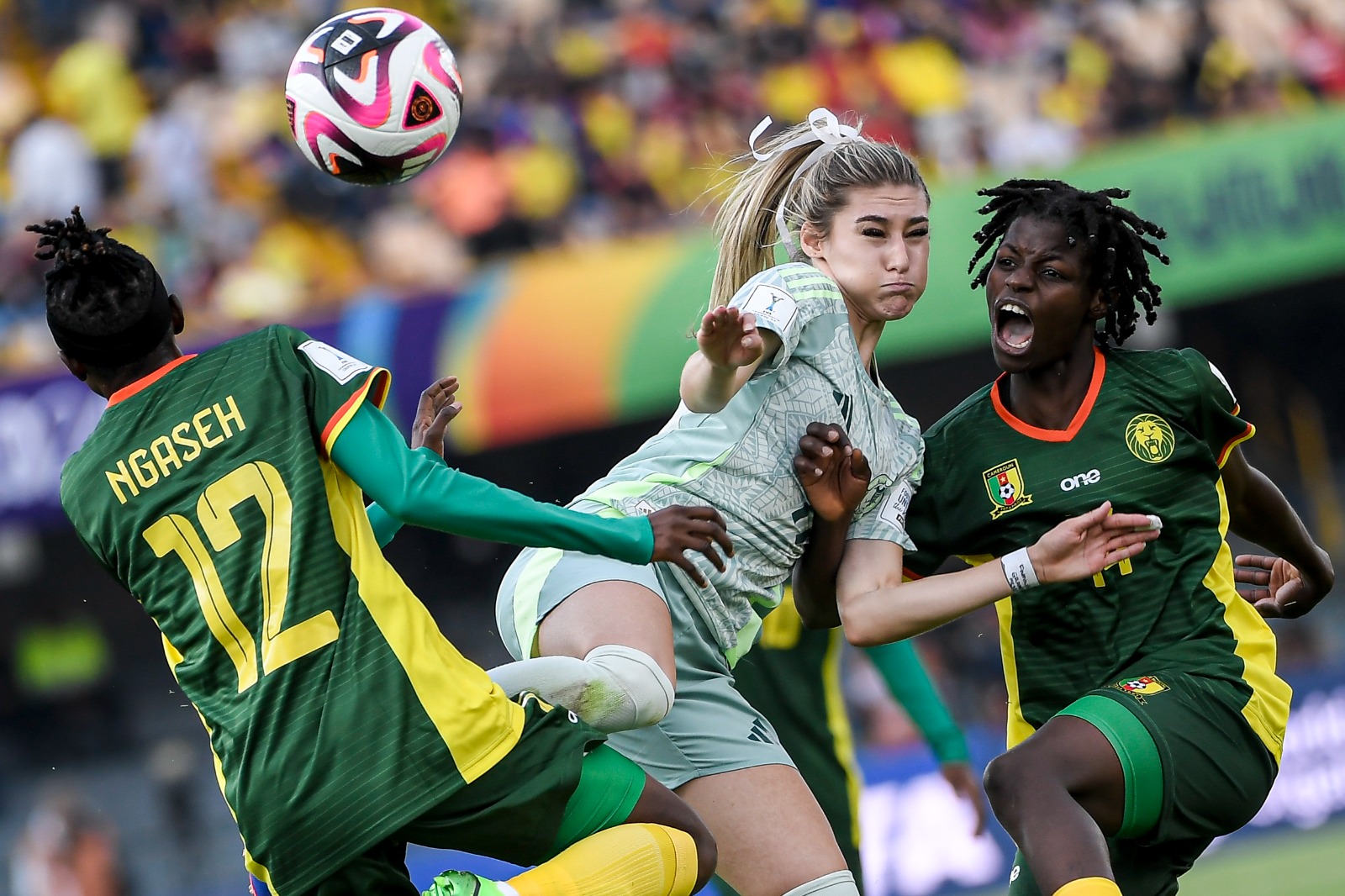 México y Camerún empataron 2-2 en El Campín.