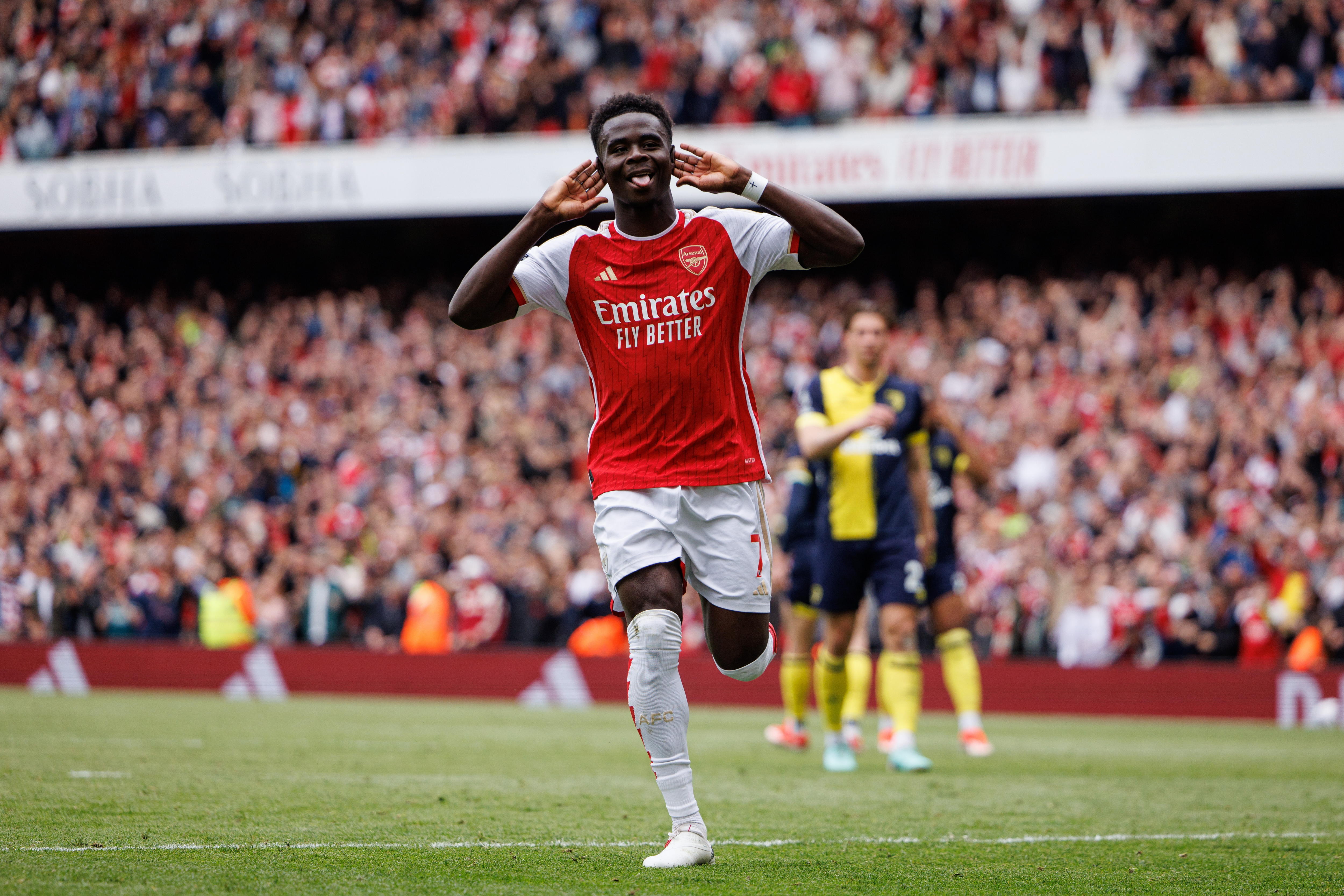 London (United Kingdom), 04/05/2024.- Bukayo Saka of Arsenal celebrates scoring the 1-0 opening goal during the English Premier League soccer match of Arsenal FC against AFC Bournemouth, in London, Britain, 04 May 2024. (Reino Unido, Londres) EFE/EPA/TOLGA AKMEN EDITORIAL USE ONLY. No use with unauthorized audio, video, data, fixture lists, club/league logos, 'live' services or NFTs. Online in-match use limited to 120 images, no video emulation. No use in betting, games or single club/league/player publications.