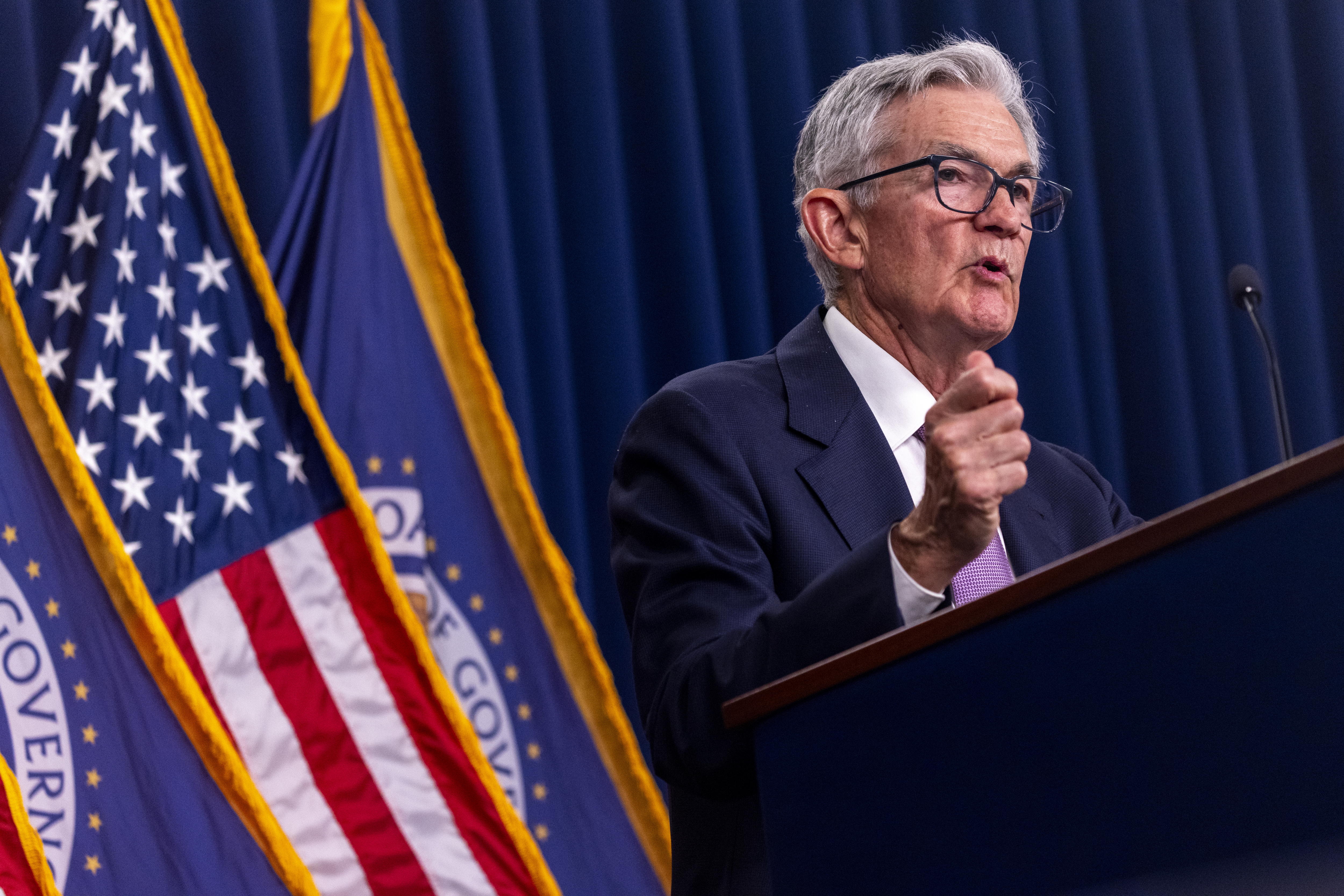 Washington (United States), 18/09/2024.- US Federal Reserve Board Chairman Jerome Powell responds to a question from the news media after the Fed cut its benchmark interest rate half-point following its two-day conference at the Federal Reserve in Washington, DC, USA, 18 September 2024. Federal Reserve officials are focused on support of the weakening job market and are working to curb inflation without causing a recession. (Roma) EFE/EPA/SHAWN THEW