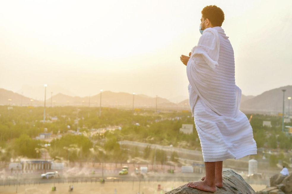 Debido a las restricciones por la COVID-19, los musulmanes que han realizado el hach este año son residentes en Arabia Saudí, el 30 % de ellos nacionales del país y el restante 70 % de otras nacionalidades.