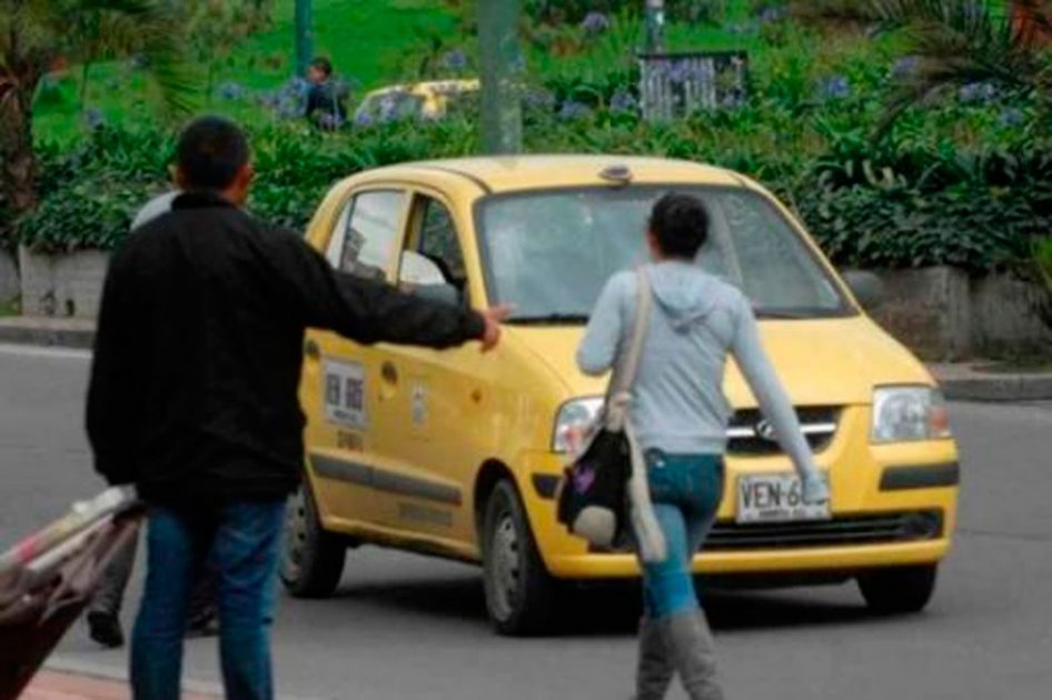 Petro propone al Gobierno autorizar servicio de taxis ‘colectivos’