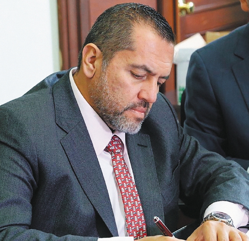 La muerte política: el panorama por definir del exsenador Mario Castaño
