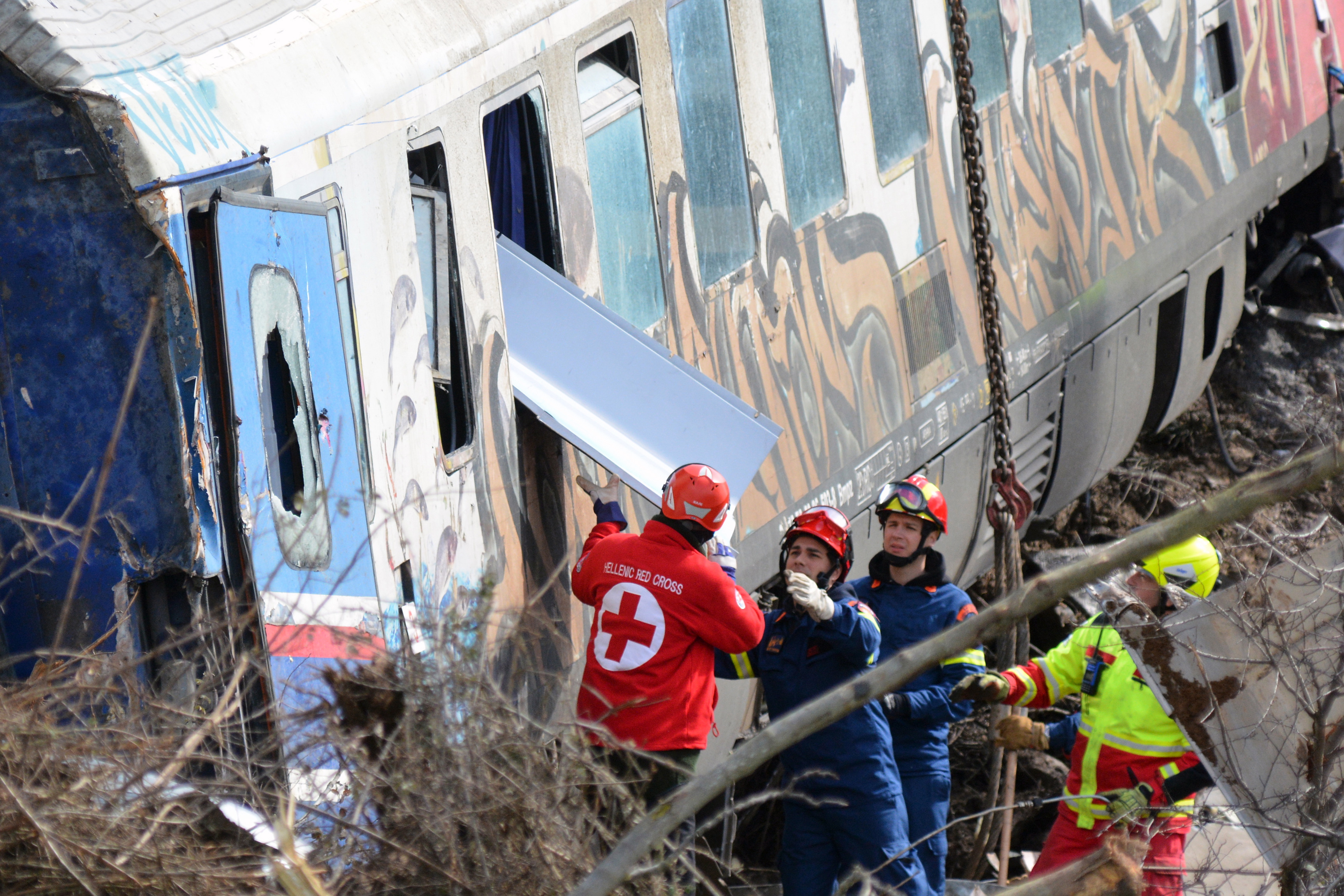 Grecia: entre protestas finaliza búsqueda de sobrevivientes por accidente de tren