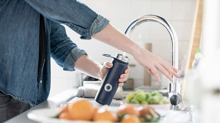 Las botellas de agua también deben lavarse: ¿cada cuánto y cómo?