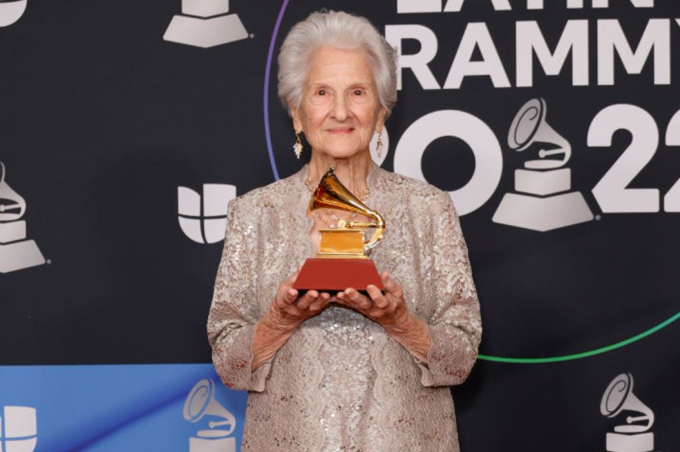 Latin Grammy: Ángela Álvarez, la cantante que ganó su primer Grammy a los 95 años