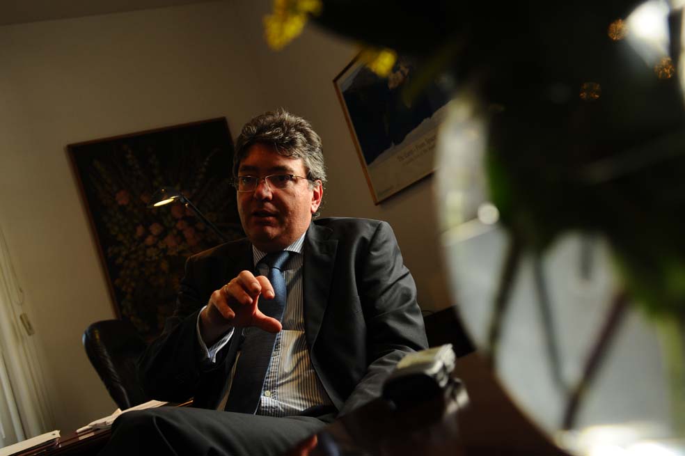 Gobierno quiere mantener 4 por mil e impuesto al patrimonio