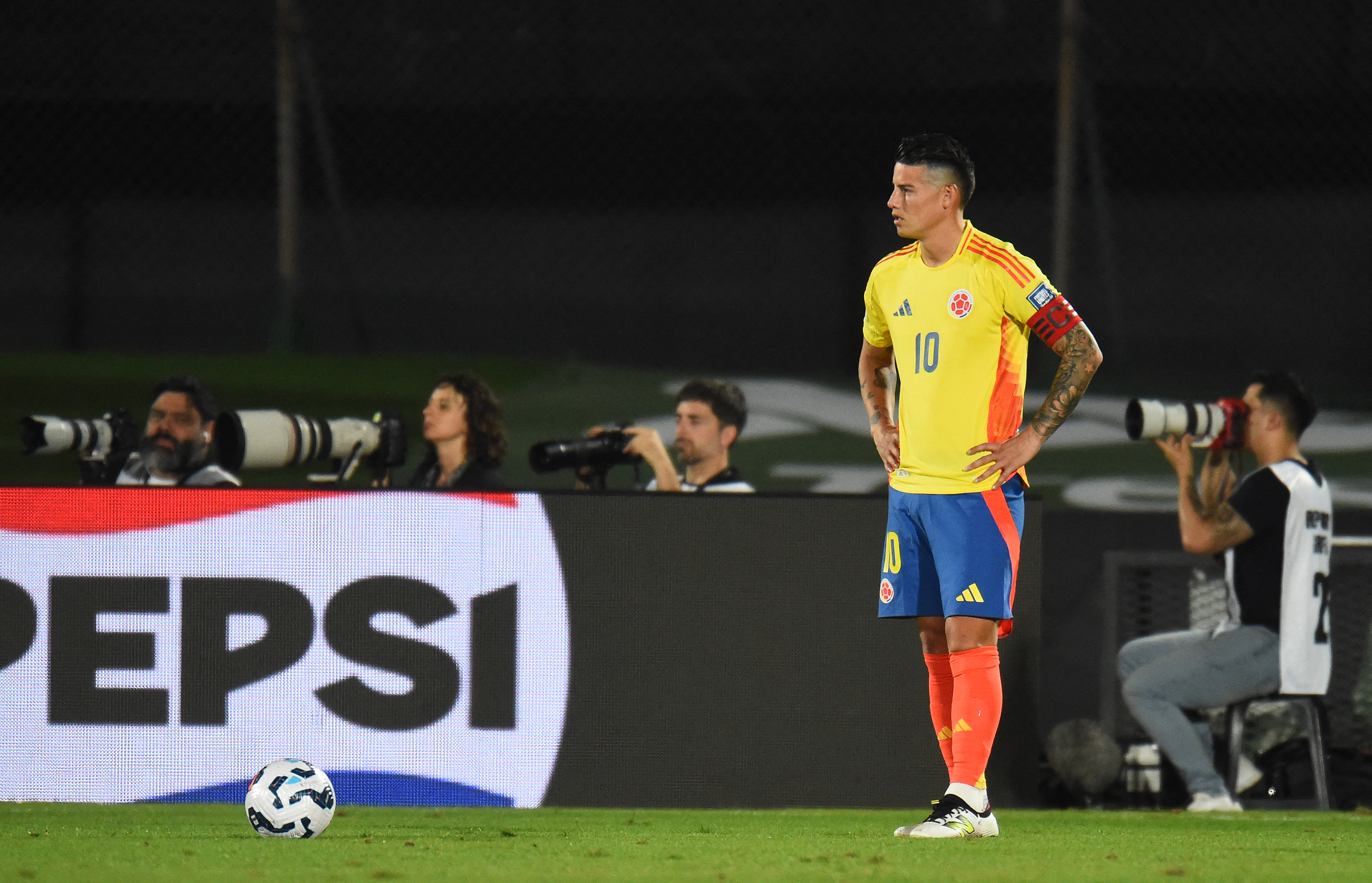 James Rodríguez habló su lesión y felicitó a Falcao por su récord de goles: video