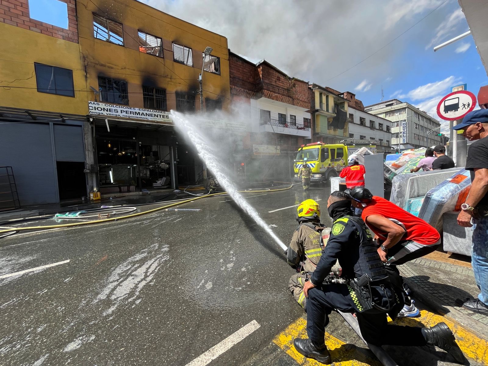 Las afectaciones que dejó el incendio en El Hueco de Medellín