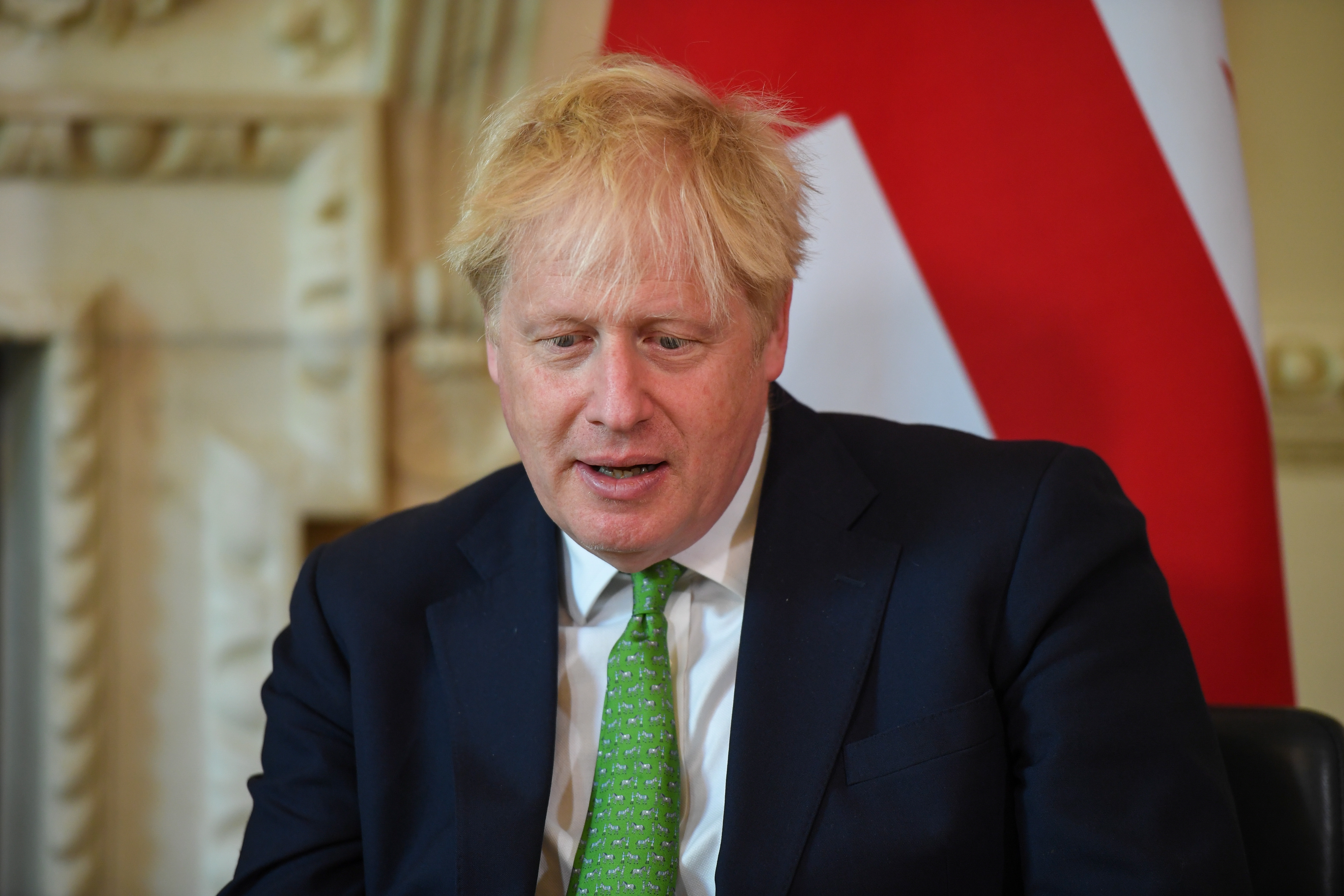 Boris Johnson contra las cuerdas: renunciaron dos de sus ministros