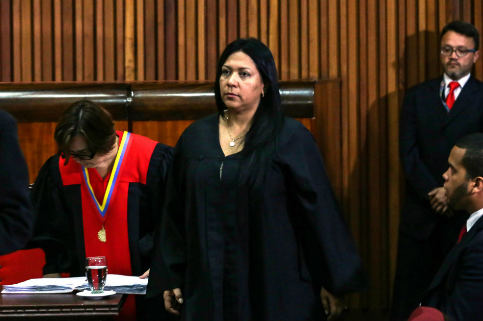 Vicefiscal venezolana entró a la Fiscalía en el baúl de un carro… y la sacaron