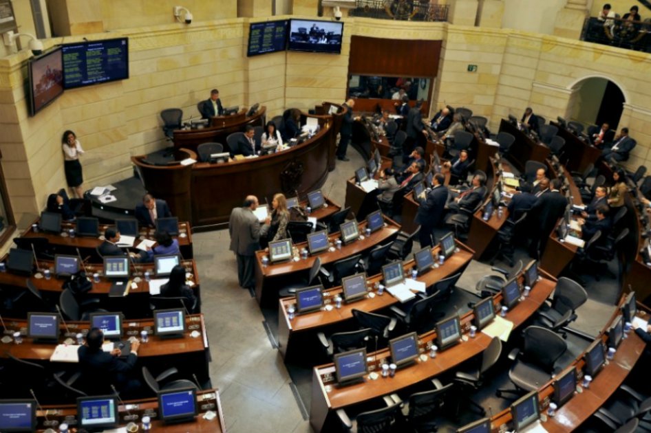 Senado sigue aprobando y Cámara vota en bloque 94 artículos de reforma tributaria