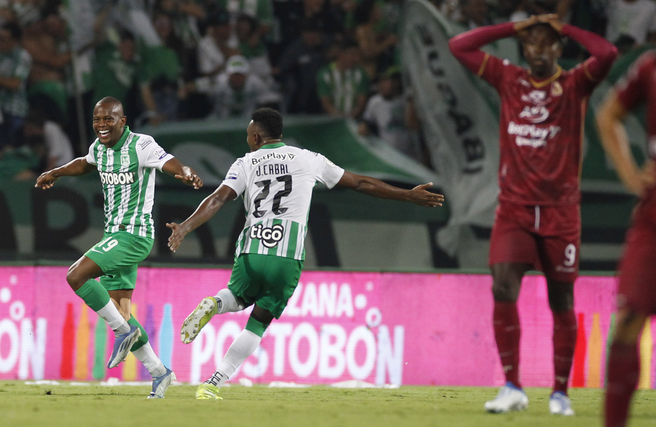 El gol de Candelo que rompió el arco del Tolima y el empate en Medellín
