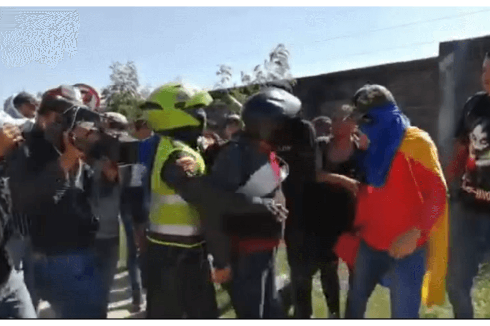 Altercado en Barranquilla entre policía que estaba vestido de civil y manifestantes