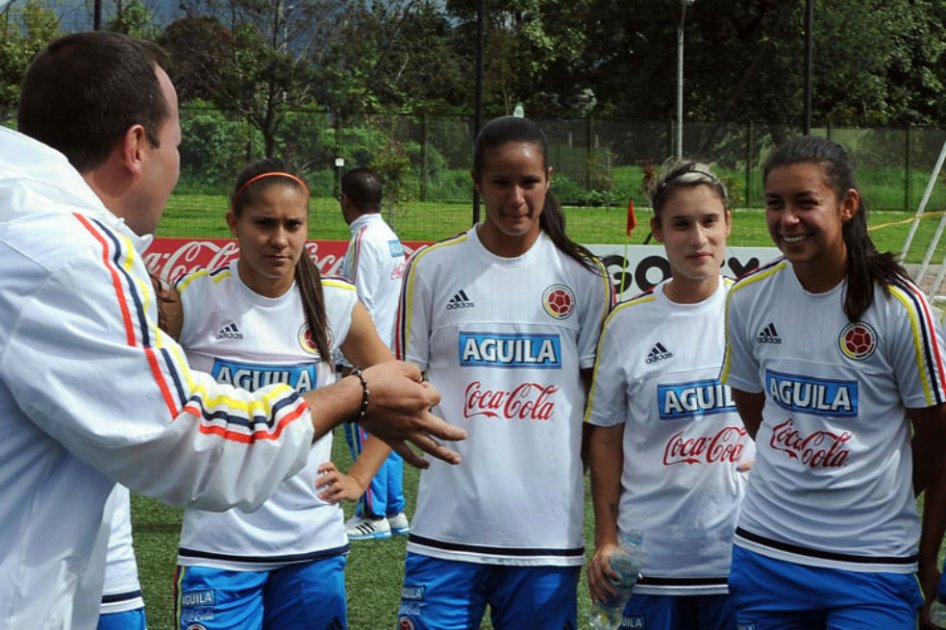 Selección Colombia femenina emprendió su viaje rumbo a Canadá