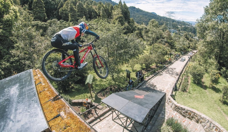 La intensidad de descender en bicicleta por la Comuna 13