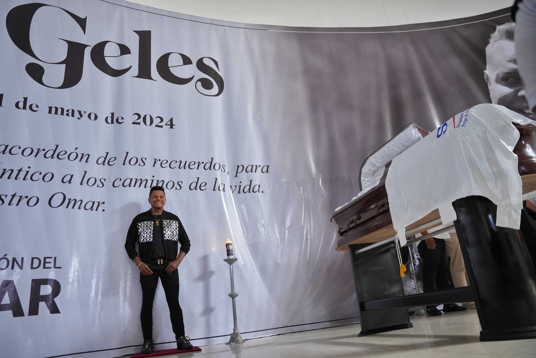 La escultura en cera de Omar Geres es parte del homenaje a este juglar.